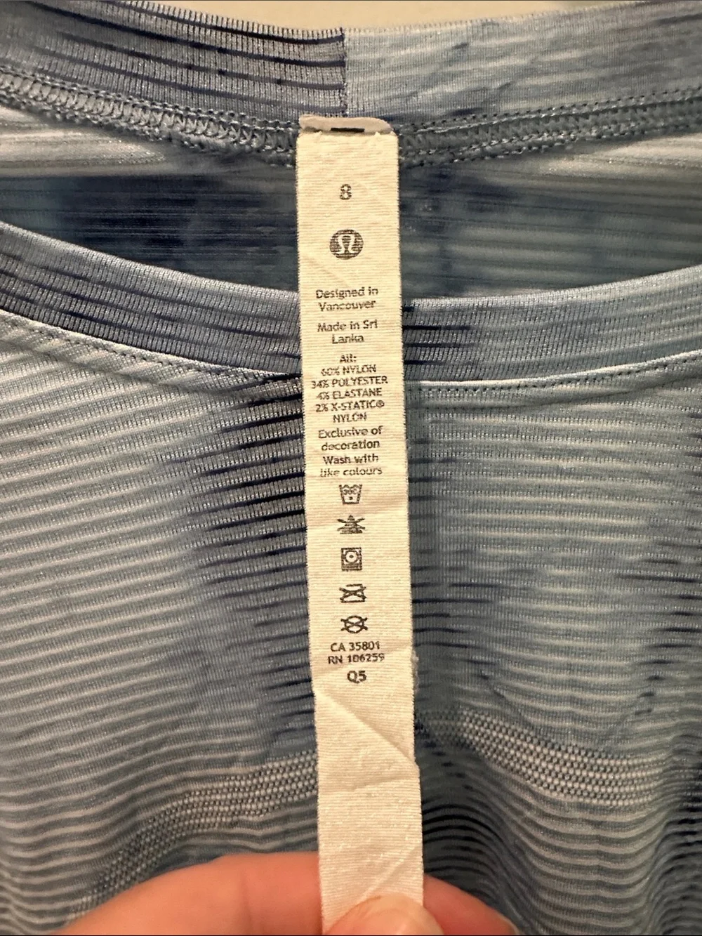 Lululemon Blue & White Athletic Tie-Dye Long Sleeve Crew Neck Top - size 8 EUC